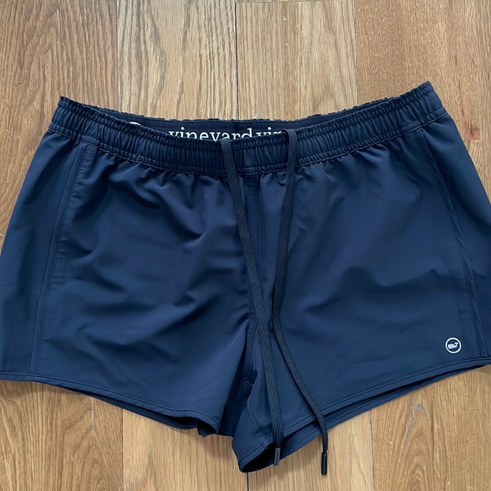 Vineyard vines women’s medium performance shorts black